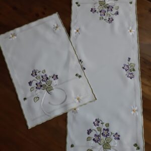 Läufer / Deckchen Serie Veilchen, Satin - 100 % Polyester